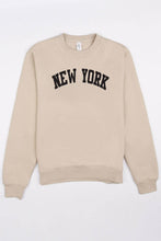 Cargar imagen en el visor de la galería, White New York Oversized Sweatshirt
