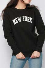 Cargar imagen en el visor de la galería, White New York Oversized Sweatshirt
