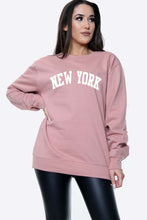 Lade das Bild in den Galerie-Viewer, White New York Oversized Sweatshirt
