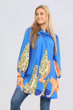 Cargar imagen en el visor de la galería, Orange Pussy Bow Printed Long Blouse
